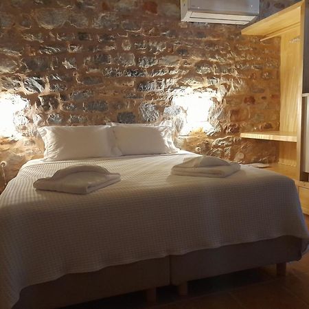 The Two Carob Trees, Traditional Stonehouse, Nikandri, Pirgos Diros Apartment Lefkias Exterior foto