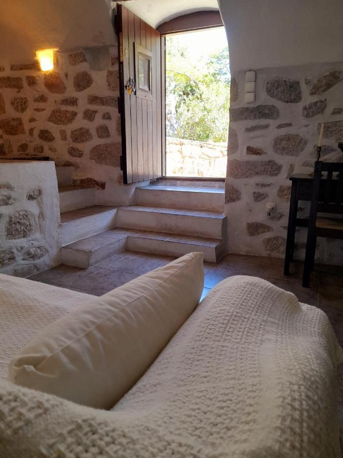 The Two Carob Trees, Traditional Stonehouse, Nikandri, Pirgos Diros Apartment Lefkias Exterior foto