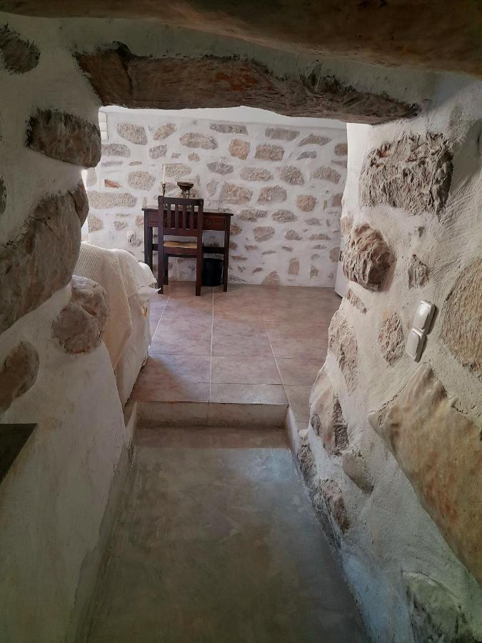 The Two Carob Trees, Traditional Stonehouse, Nikandri, Pirgos Diros Apartment Lefkias Exterior foto