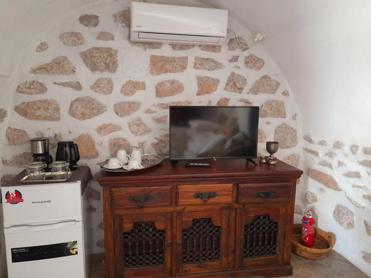 The Two Carob Trees, Traditional Stonehouse, Nikandri, Pirgos Diros Apartment Lefkias Exterior foto