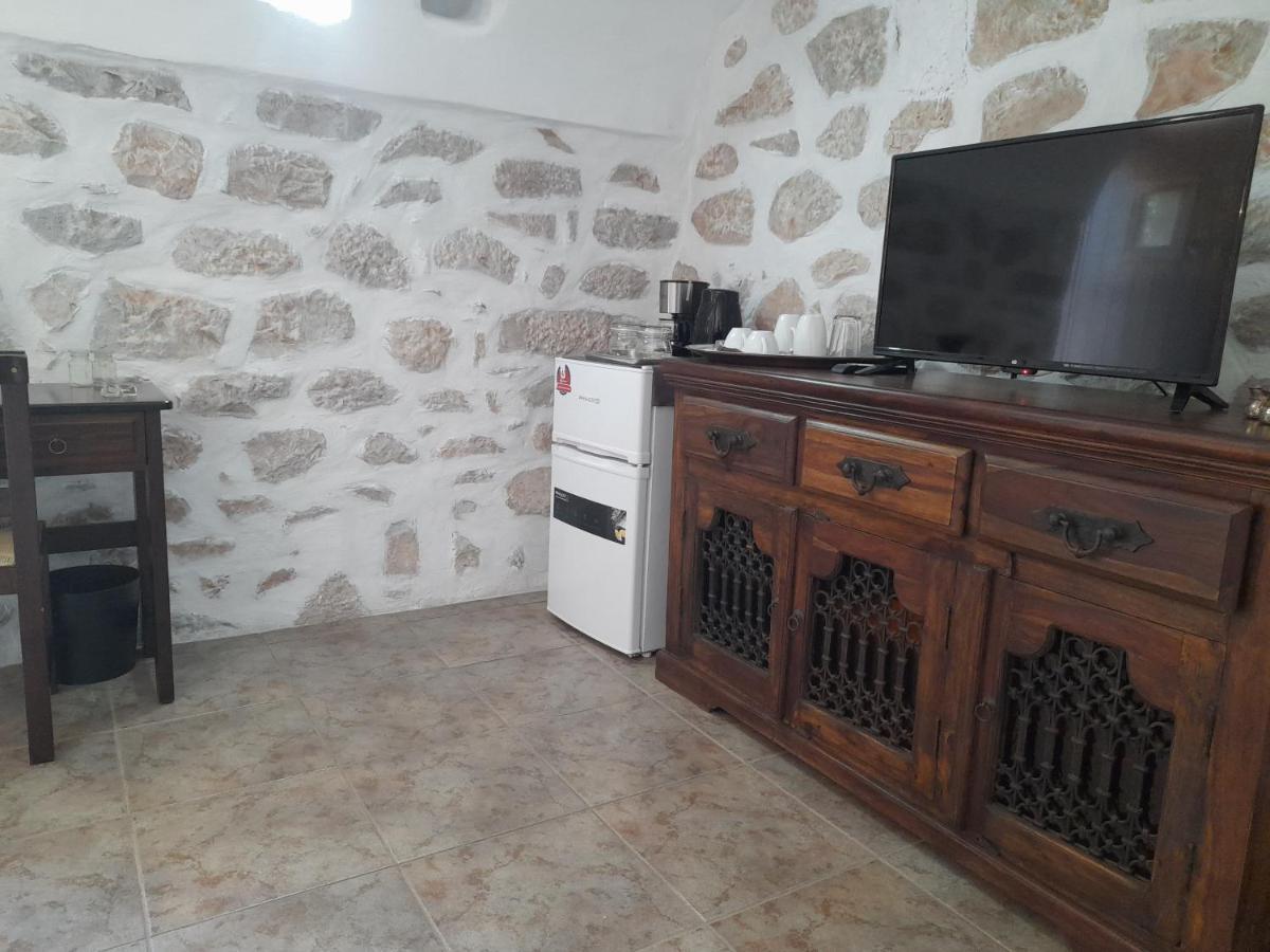The Two Carob Trees, Traditional Stonehouse, Nikandri, Pirgos Diros Apartment Lefkias Exterior foto