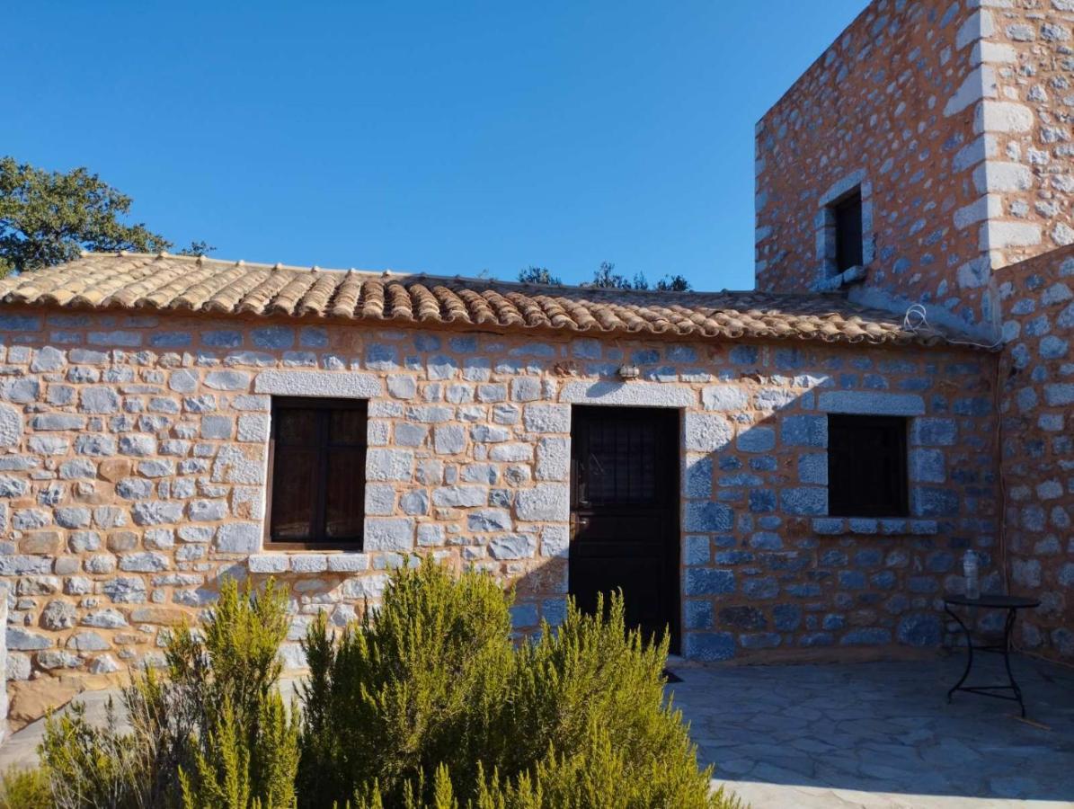 The Two Carob Trees, Traditional Stonehouse, Nikandri, Pirgos Diros Apartment Lefkias Exterior foto