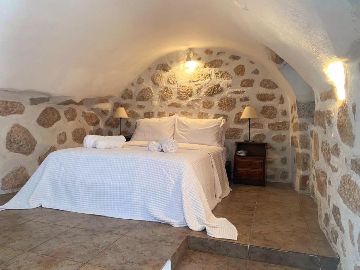 The Two Carob Trees, Traditional Stonehouse, Nikandri, Pirgos Diros Apartment Lefkias Exterior foto