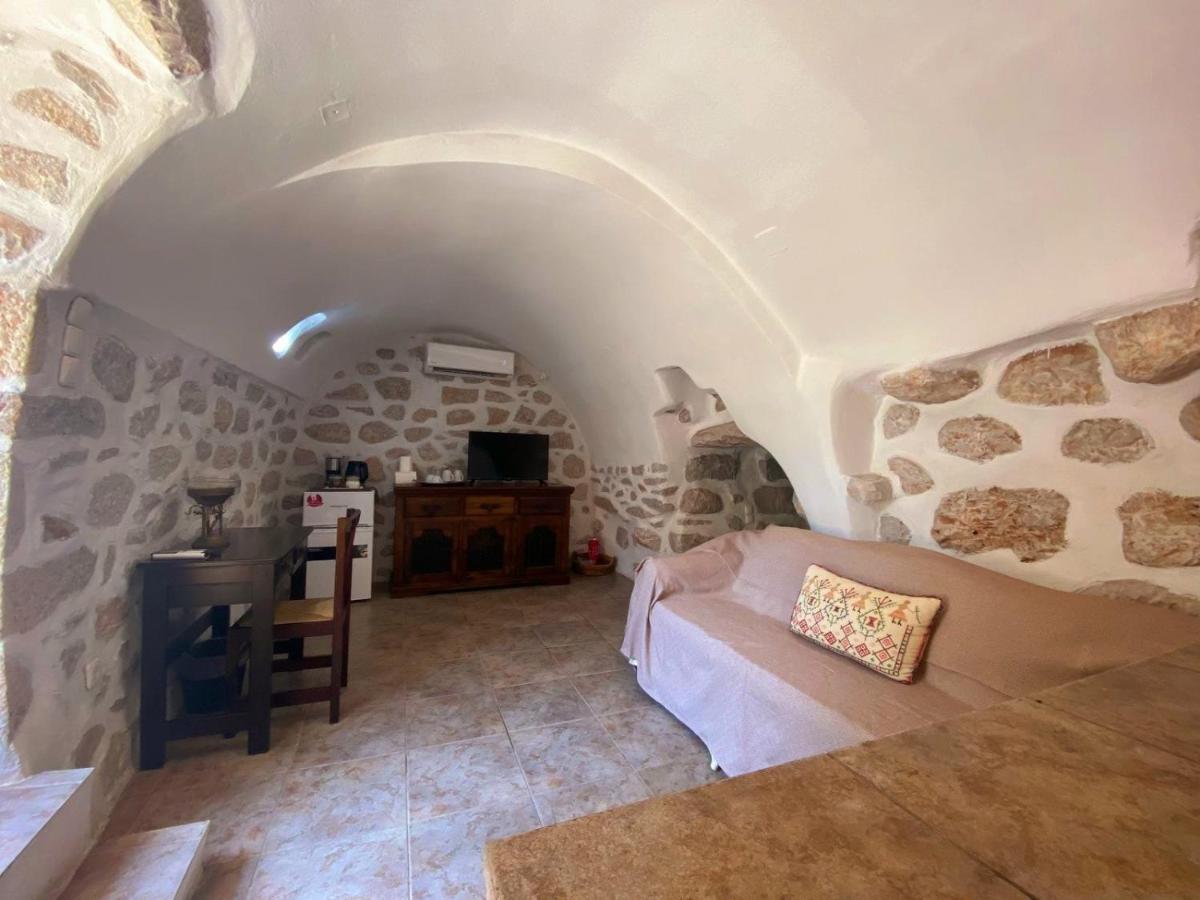 The Two Carob Trees, Traditional Stonehouse, Nikandri, Pirgos Diros Apartment Lefkias Exterior foto