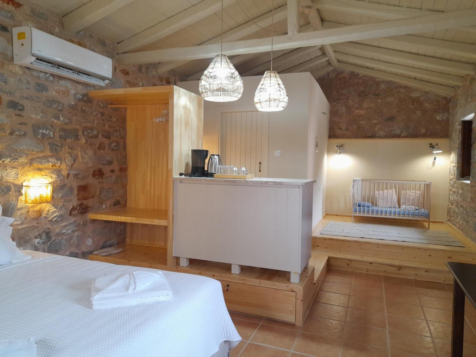 The Two Carob Trees, Traditional Stonehouse, Nikandri, Pirgos Diros Apartment Lefkias Exterior foto